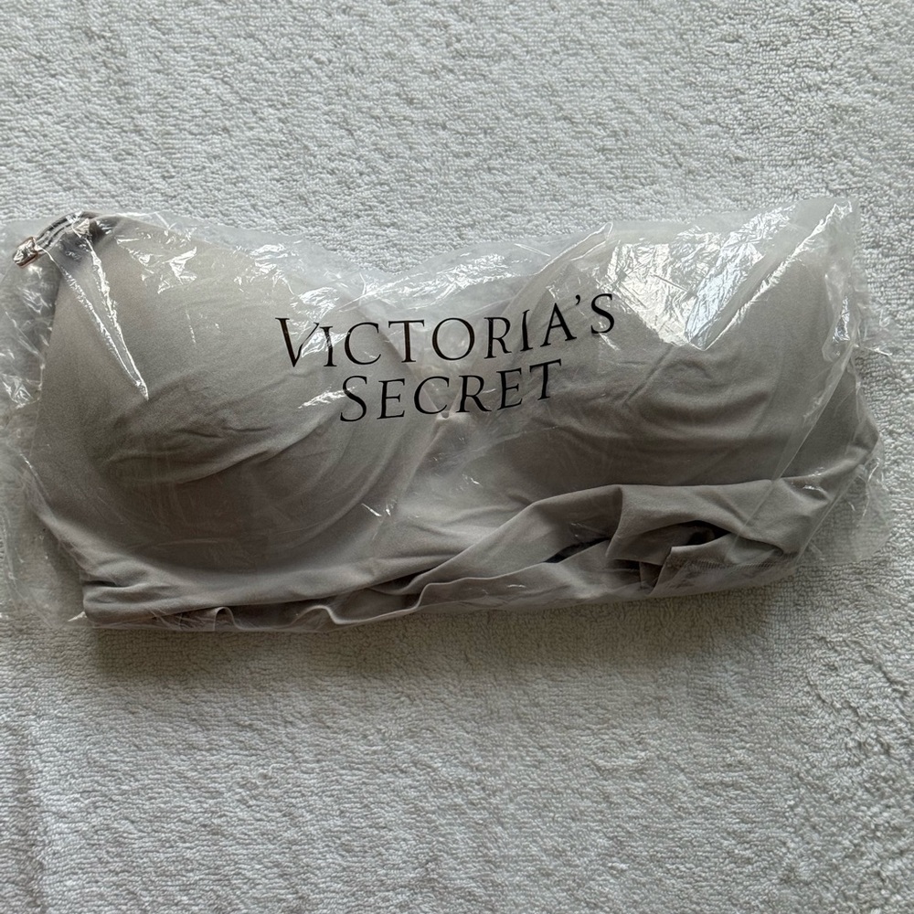 PINK Victoria's Secret Light Grey Bra